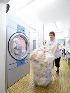 Wasmachine - professioneel of industrieel, bij Bedrijfswasmachine .nl krijgt u goed advies welke te gebruiken.